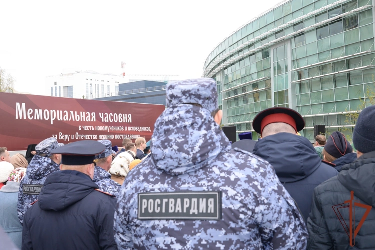 В Югре офицеры Росгвардии приняли участие в чине освящения креста и закладного камня в основание мемориального храма‑часовни в память о жителях Югры, ставших жертвами репрессий 1930‑х годов