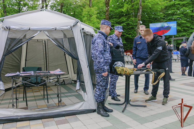 На Ставрополье росгвардейцы продолжают проводить профориентационные мероприятия для населения