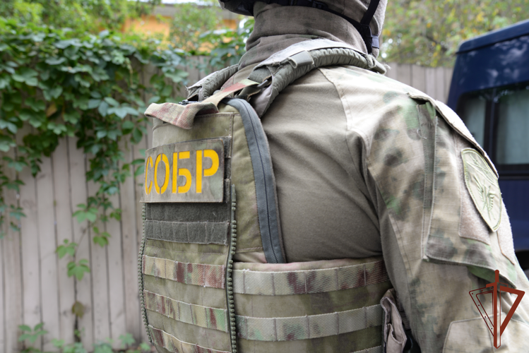 При силовой поддержке СОБР Росгвардии в Свердловской области задержаны обвиняемые в убийствах, совершённых почти 30 лет назад