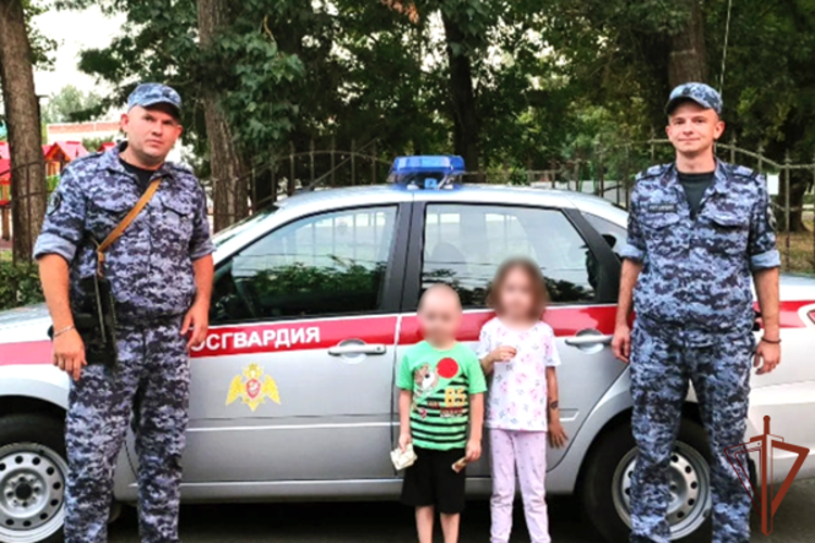 На Ставрополье сотрудники Росгвардии помогли потерявшимся детям вернуться к родителям