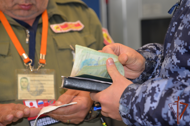 Безопасность международного футбольного матча в Екатеринбурге и крупных массовых мероприятий на Урале обеспечена при участии Росгвардии
