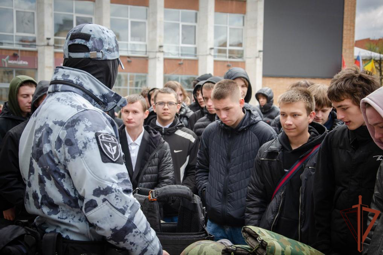 Росгвардейцы приняли участие в акции «День призывника» в Пензе (видео)