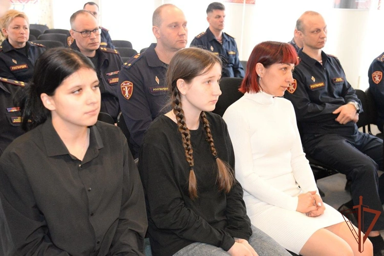 Орден Мужества героически погибшего на СВО росгвардейца передали на хранение его супруге в Югре