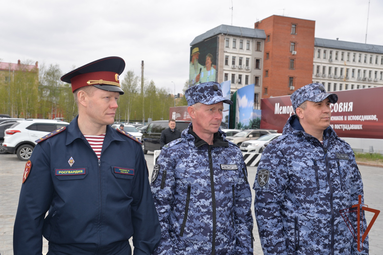 В Югре офицеры Росгвардии приняли участие в чине освящения креста и закладного камня в основание мемориального храма‑часовни в память о жителях Югры, ставших жертвами репрессий 1930‑х годов