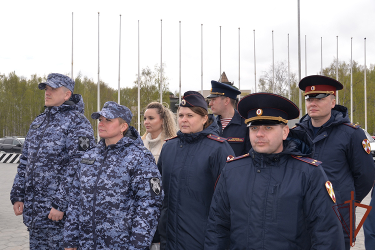 В Югре офицеры Росгвардии приняли участие в чине освящения креста и закладного камня в основание мемориального храма‑часовни в память о жителях Югры, ставших жертвами репрессий 1930‑х годов