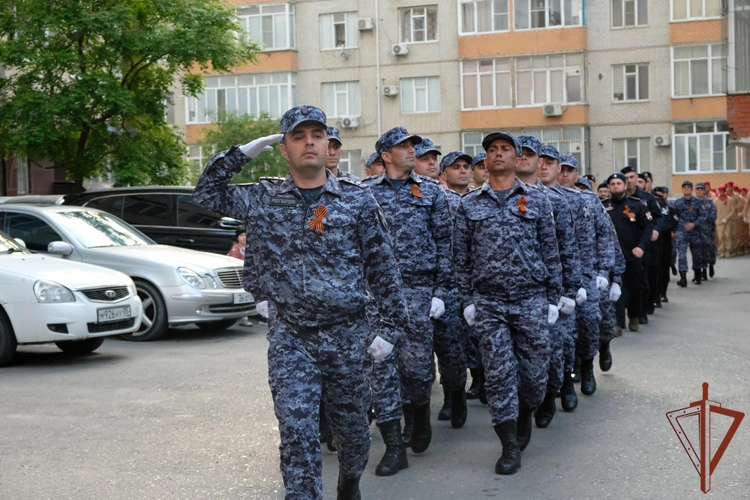 Росгвардия поддержала акцию «Парад у дома ветерана» в Дагестане