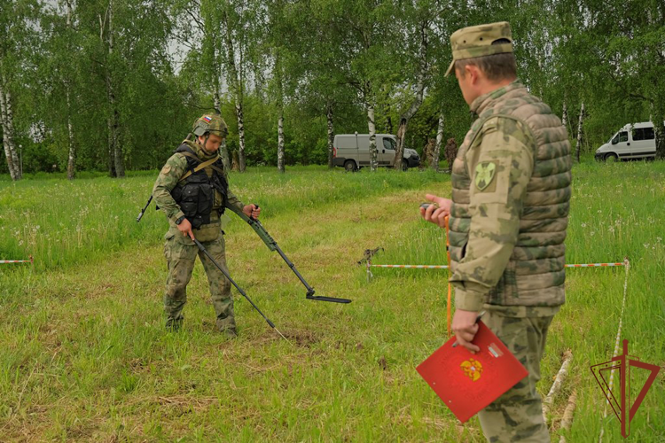 В Приволжье впервые прошел конкурс профессионального мастерства среди групп разминирования Росгвардии (видео)