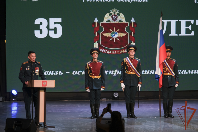 Заместитель командующего Сибирским ордена Жукова округом Росгвардии поздравил военнослужащих отдельного батальона связи с 35-летием воинской части