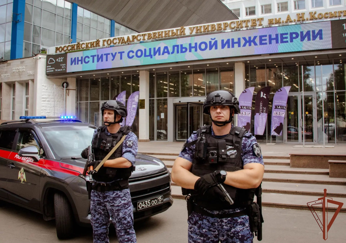 Тактическую тренировку провели росгвардейцы на базе ВУЗа в Москве (видео)