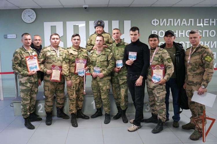 Росгвардейцы стали призерами военизированной эстафеты, приуроченной ко Дню военного связиста