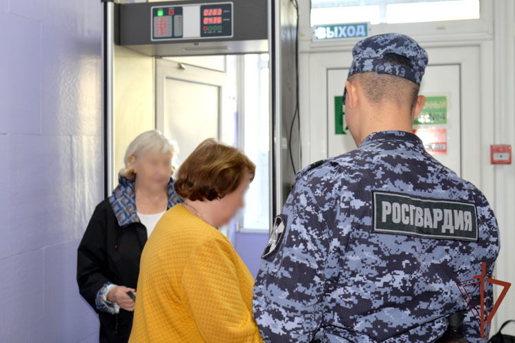 Росгвардейцы обеспечили безопасность в период проведения Единого дня голосования на Урале