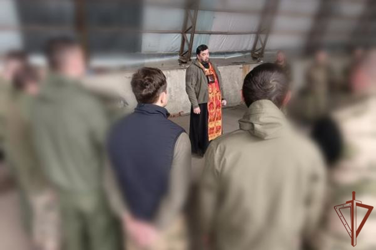 В Пасхальную неделю белгородские священнослужители провели духовно-просветительскую встречу с росгвардейцами