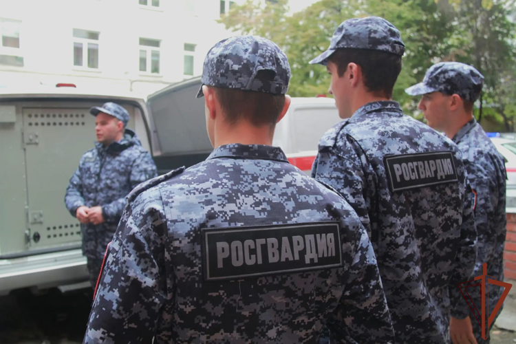 В Сибири росгвардейцы провели просветительские и профориентационные мероприятия для молодежи