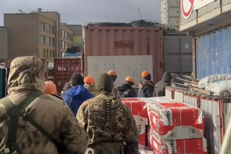 В Новосибирской области при силовой поддержке спецназа Росгвардии проходят миграционные рейды (видео)