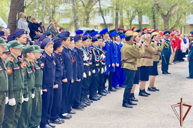 В Уфе росгвардейцы приняли участие в акции «Парад у дома ветерана»