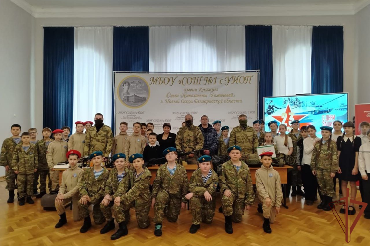 Военнослужащие и сотрудники Центрального округа Росгвардии проводят профориентационные мероприятия в преддверии Дня защитника Отечества (видео)