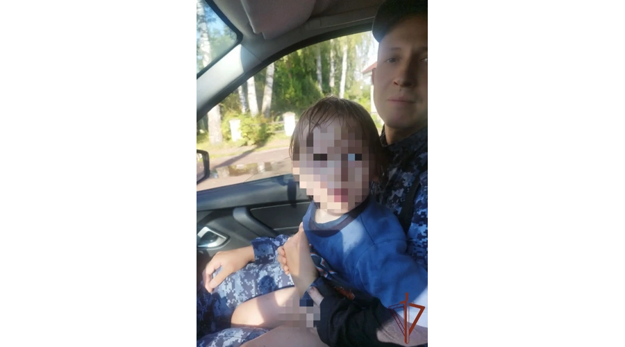 В Ленобласти росгвардейцы обнаружили трехлетнего мальчика, находившегося без присмотра взрослых