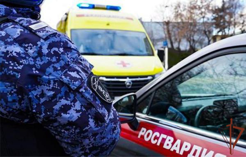 Росгвардейцы помогли женщине на месте серьезного ДТП в Крыму