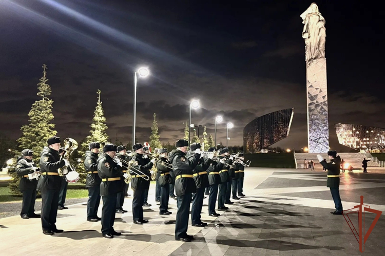 Росгвардейцы отдали воинские почести жертвам геноцида советского народа в Ленинградской области