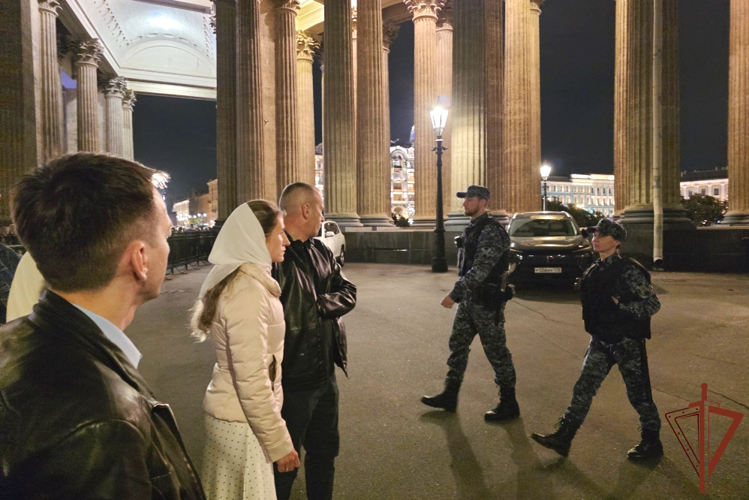 Росгвардейцы обеспечили общественный порядок и безопасность во время нахождения в Санкт-Петербурге мощей святителя Спиридона Тримифунтского