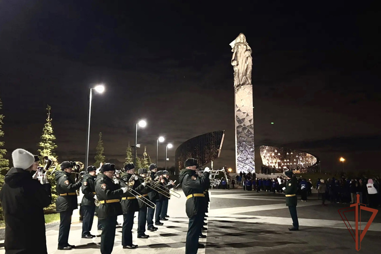 Росгвардейцы отдали воинские почести жертвам геноцида советского народа в Ленинградской области
