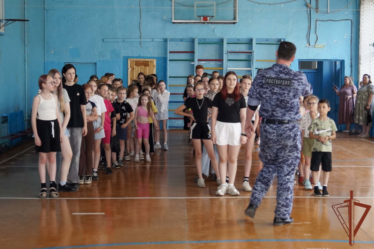 В рамках акции «Каникулы с Росгвардией» школьники Сибири знакомятся с деятельностью ведомства