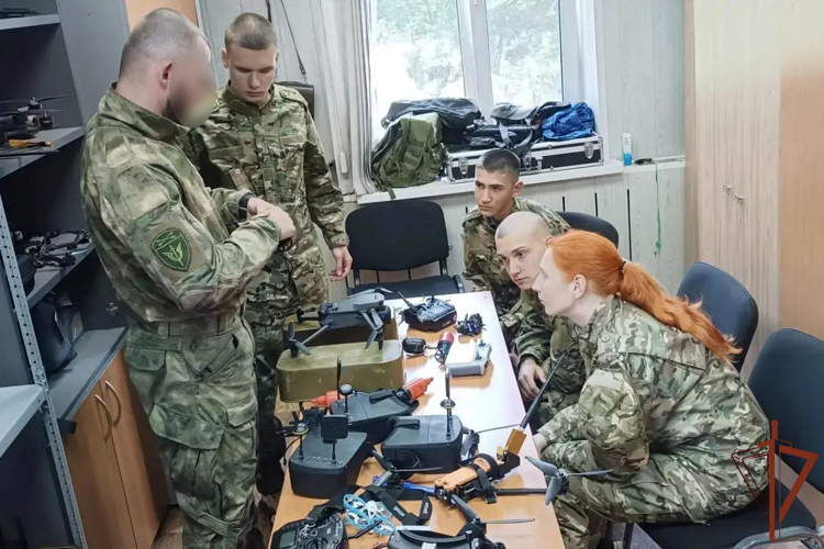 В рамках акции «Каникулы с Росгвардией» школьники Сибири познакомились со службой в войсках национальной гвардии