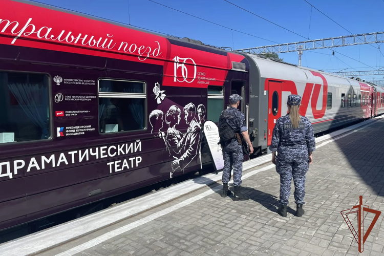 В Кузбассе росгвардейцы обеспечили безопасность «Театрального поезда»