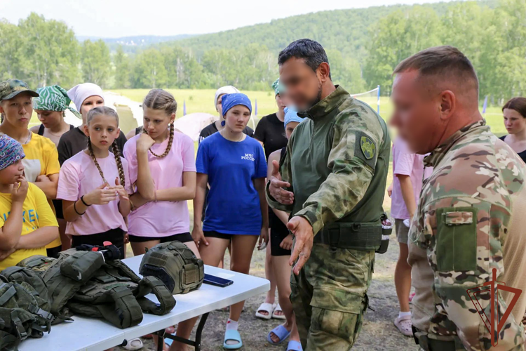В рамках акции «Каникулы с Росгвардией» школьники Сибири познакомились со службой в войсках национальной гвардии