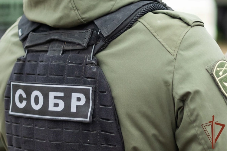 При содействии спецназа Росгвардии в Хакасии задержана подозреваемая в незаконном присвоении выплаты за погибшего военнослужащего