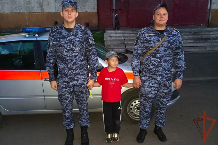 В Кузбассе росгвардейцы в кратчайшие сроки разыскали семилетнего мальчика