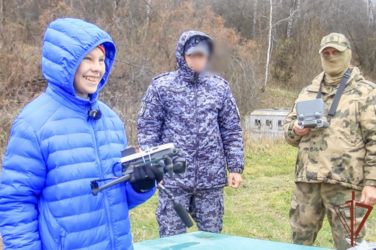 Росгвардейцы в Кузбассе помогли юному изобретателю испытать беспилотную систему поиска людей