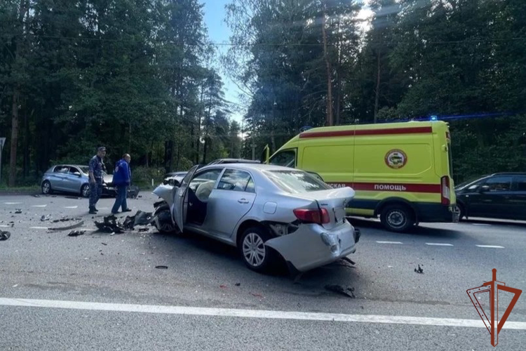 Росгвардейцы первыми пришли на помощь пострадавшим в серьезном ДТП в Зеленогорске