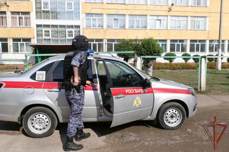 В Сибири при участии Росгвардии прошли учения и проверки по обеспечению безопасности образовательных учреждений