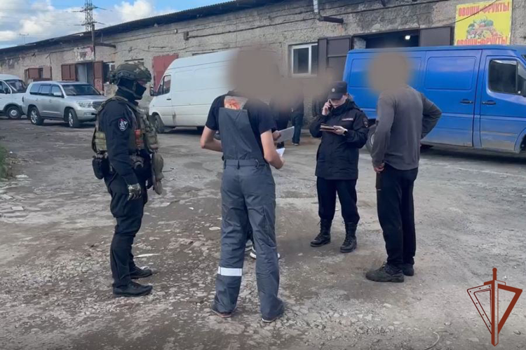 При содействии ОМОН Росгвардии в Петрозаводске задержан подозреваемый в нарушении миграционного законодательства