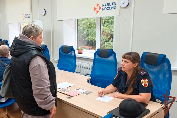 В Сибири росгвардейцы проводят профориентационные встречи с молодежью и участвуют в ярмарках вакансий