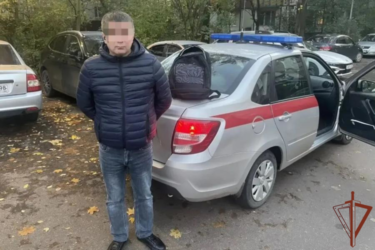 Наряд Росгвардии задержал дроппера, забравшего у пожилой петербурженки около трех миллионов рублей