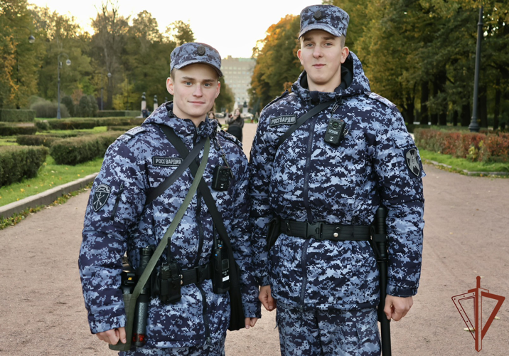 В Санкт-Петербурге военнослужащие и сотрудники Росгвардии обеспечили безопасность матча КХЛ