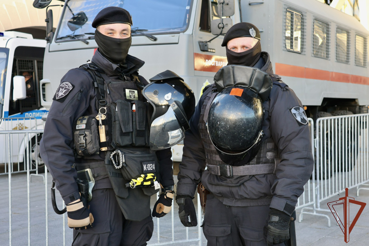 В Санкт-Петербурге военнослужащие и сотрудники Росгвардии обеспечили безопасность матча КХЛ