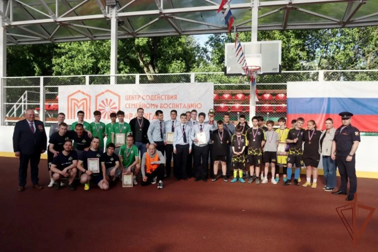 Росгвардейцы провели спортивное мероприятие для детей из подшефного семейного центра в Москве (видео)