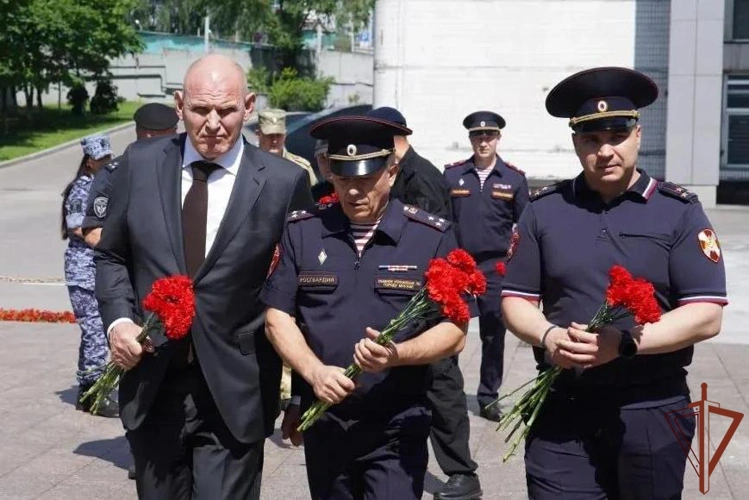Герой России Александр Карелин посетил с рабочим визитом столичный главк Росгвардии