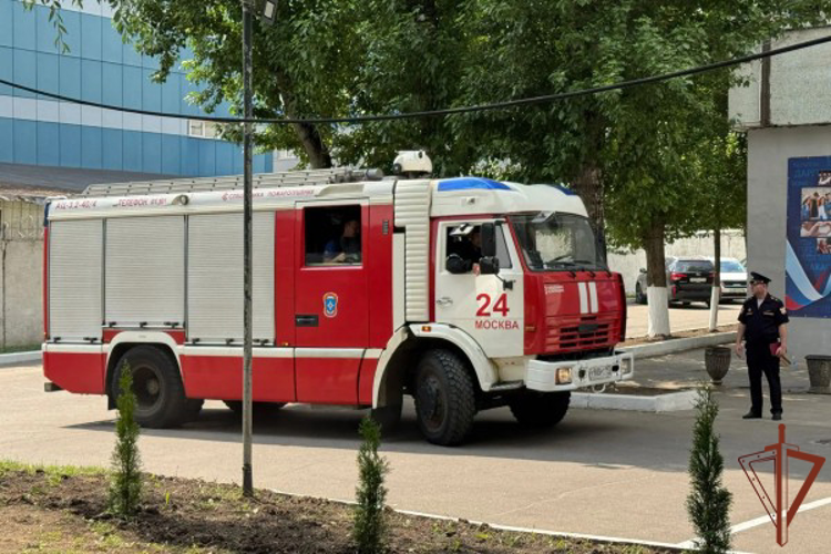 В Москве росгвардейцы провели совместную противопожарную тренировку с МЧС