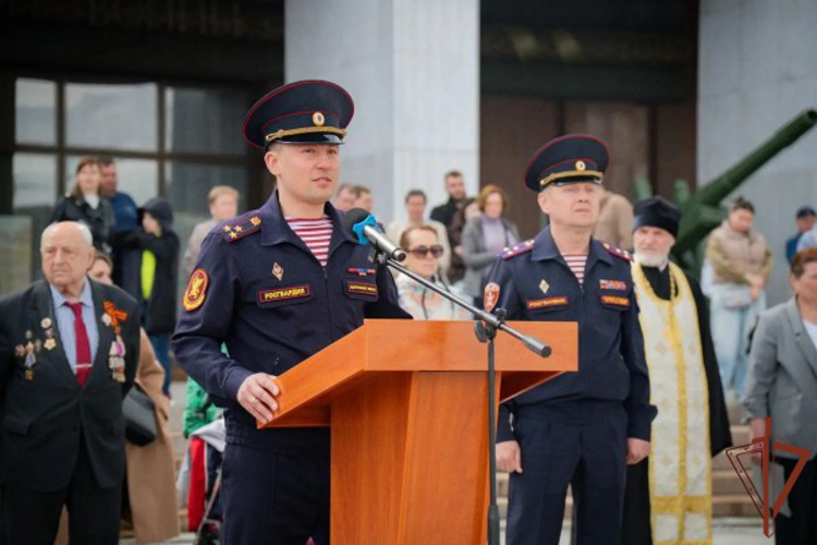Тожественный выпуск слушателей Центра подготовки сотрудников вневедомственной охраны Росгвардии состоялся на Поклонной горе (видео)