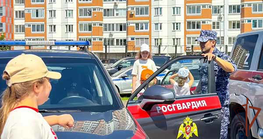 Росгвардейцы провели день открытых дверей в Подмосковье