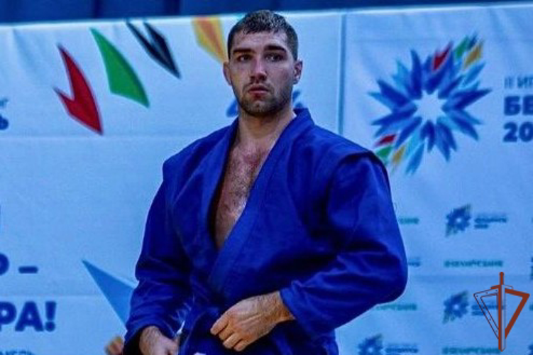 Сотрудник Росгвардии стал двукратным чемпионом мира по пляжному самбо (видео)