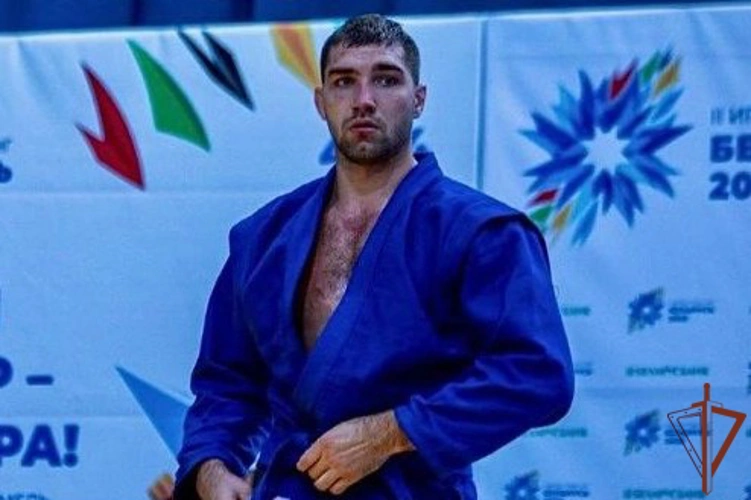 Сотрудник Росгвардии стал двукратным чемпионом мира по пляжному самбо (видео)