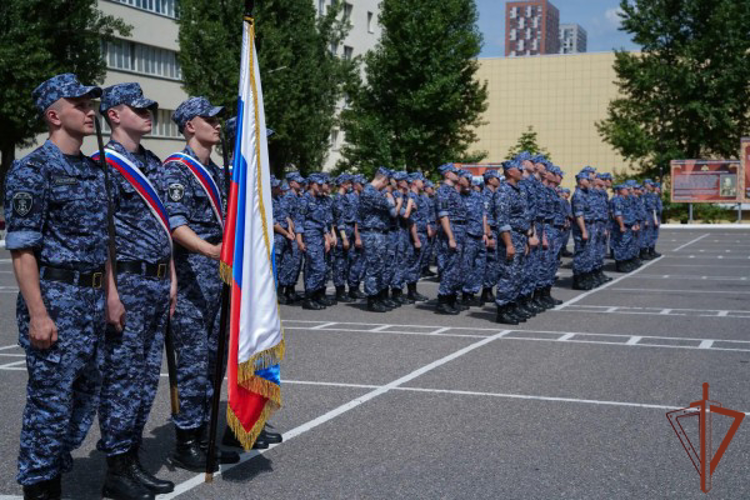 Более 120 росгвардейцев закончили обучение в Центре профессиональной подготовки в Москве