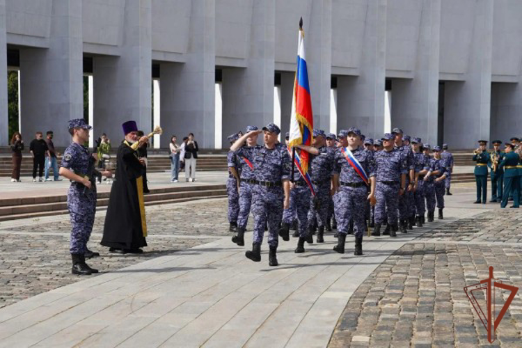В Москве прошёл выпуск сотрудников вневедомственной охраны Росгвардии (видео)