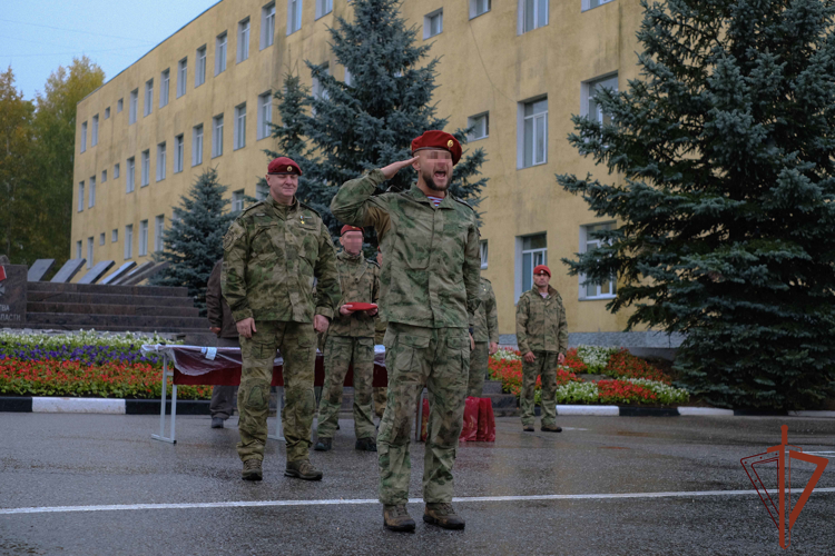 Семь спецназовцев Росгвардии стали обладателями краповых беретов в Подмосковье (видео)