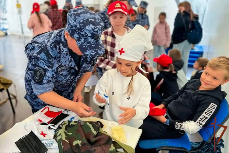Цикл занятий со школьниками в рамках ведомственной акции «Каникулы с Росгвардией» завершился в Москве (видео)